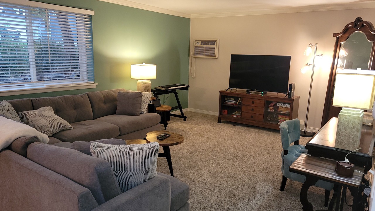 Photo of Livingroom in Linden Hills