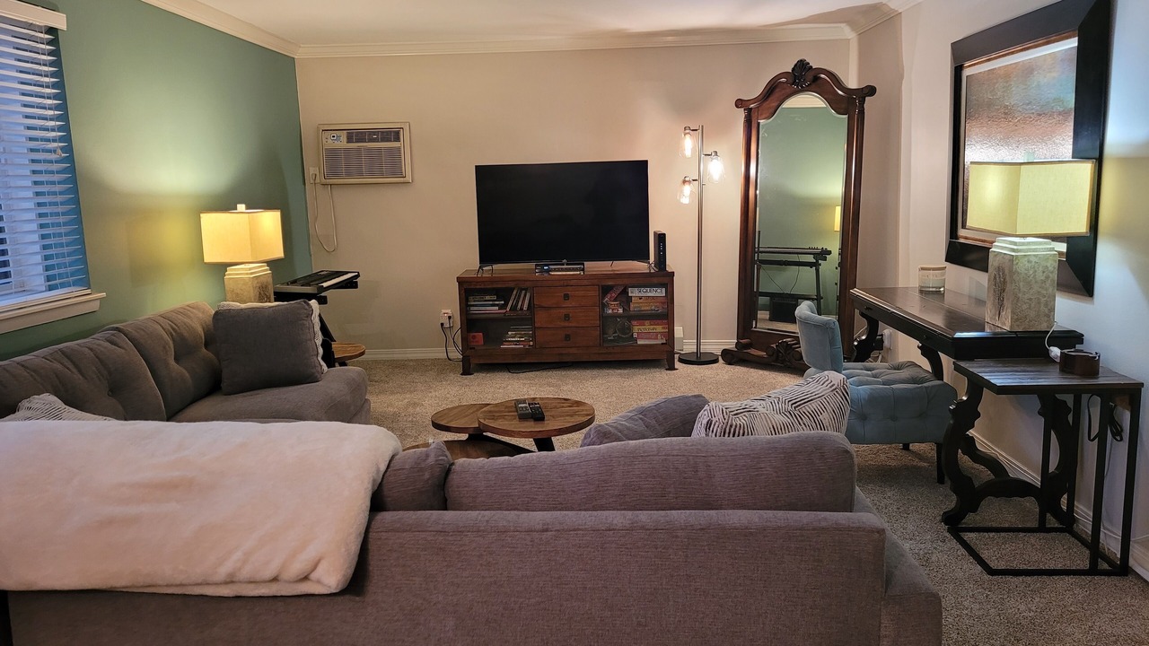 Photo of Livingroom in Linden Hills