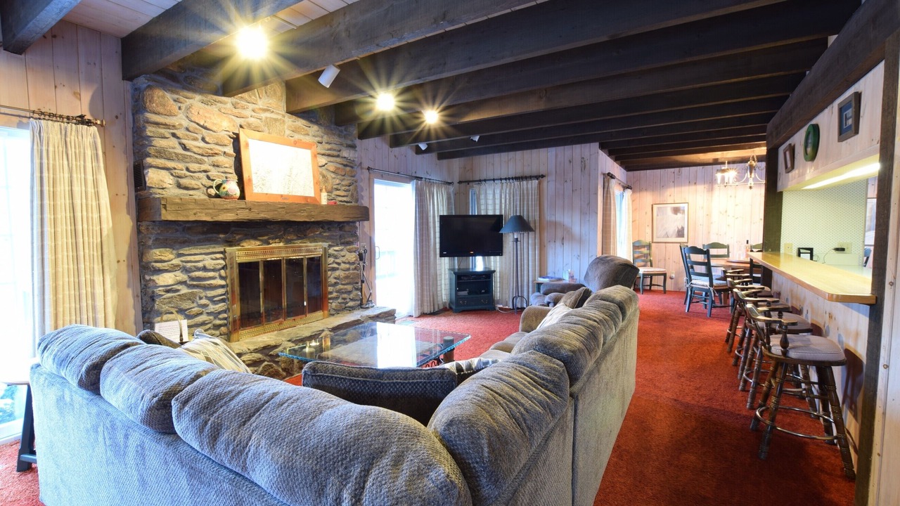 Photo of Livingroom in Jeffersonville