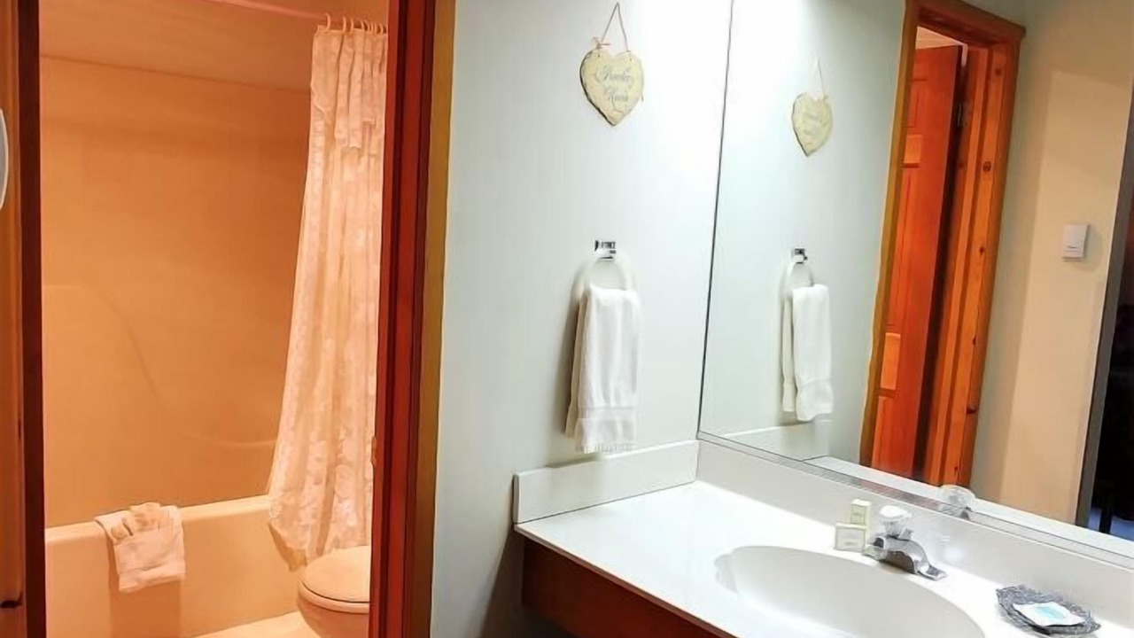 Photo of Bathroom in Red River