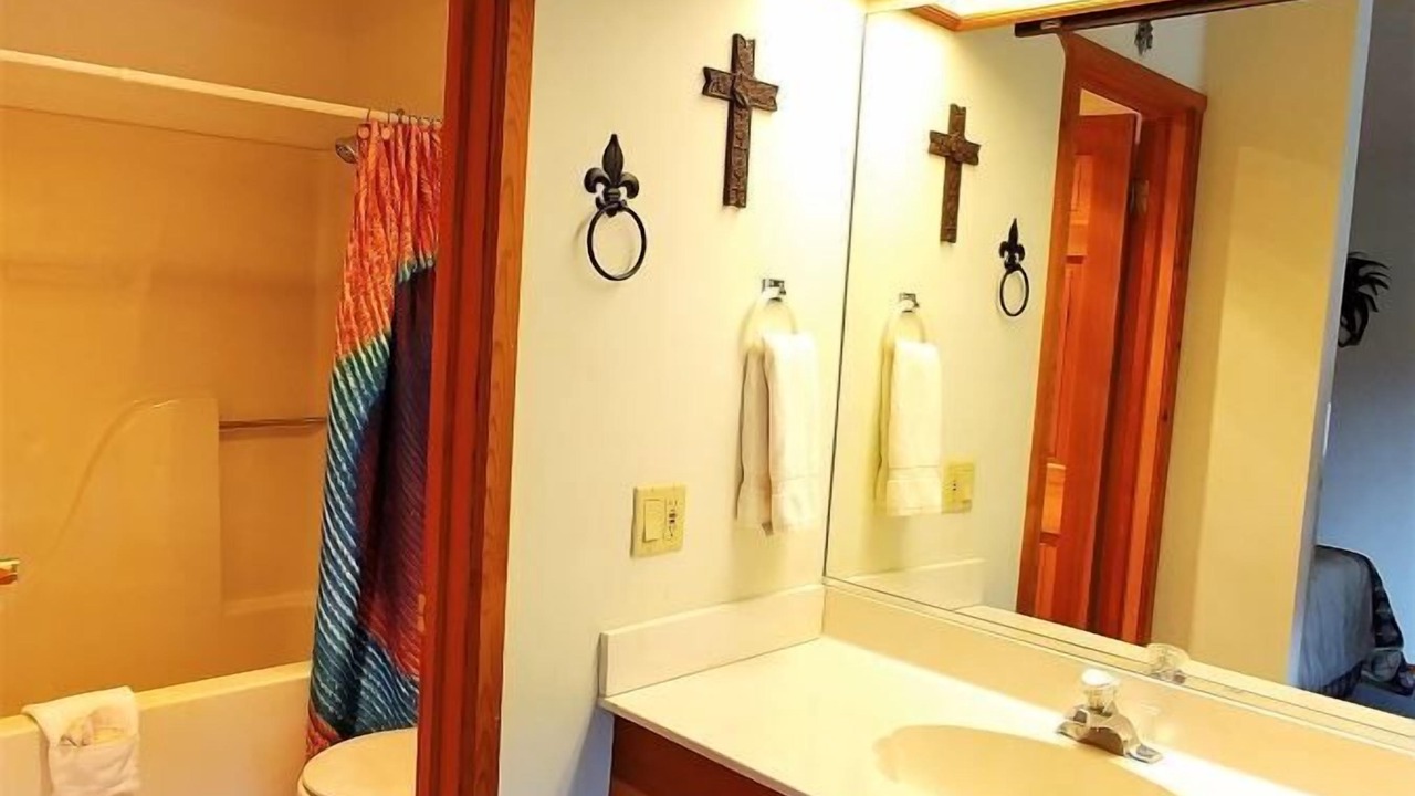 Photo of Bathroom in Red River