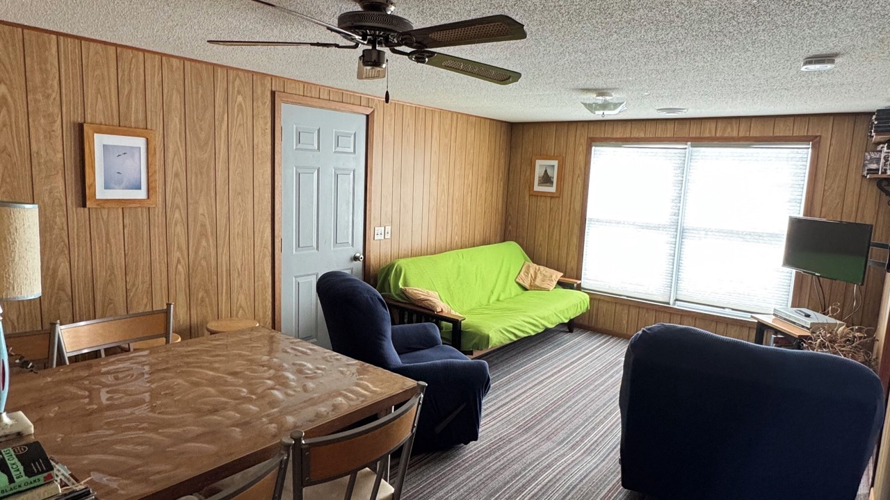 Photo of Livingroom in Shell Lake