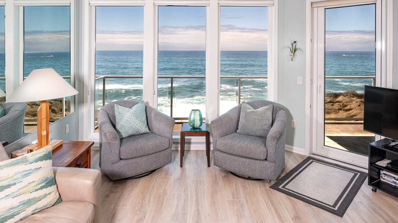Photo of Livingroom in Depoe Bay