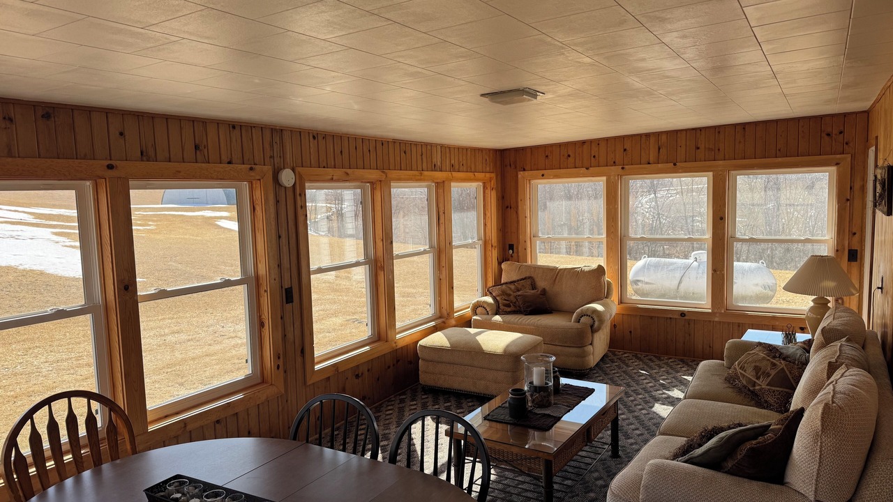 Photo of Livingroom in Ontario
