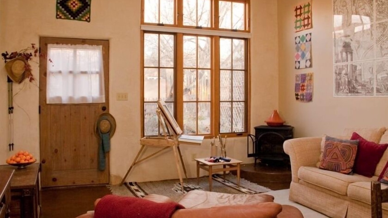 Photo of Livingroom in Historic Eastside