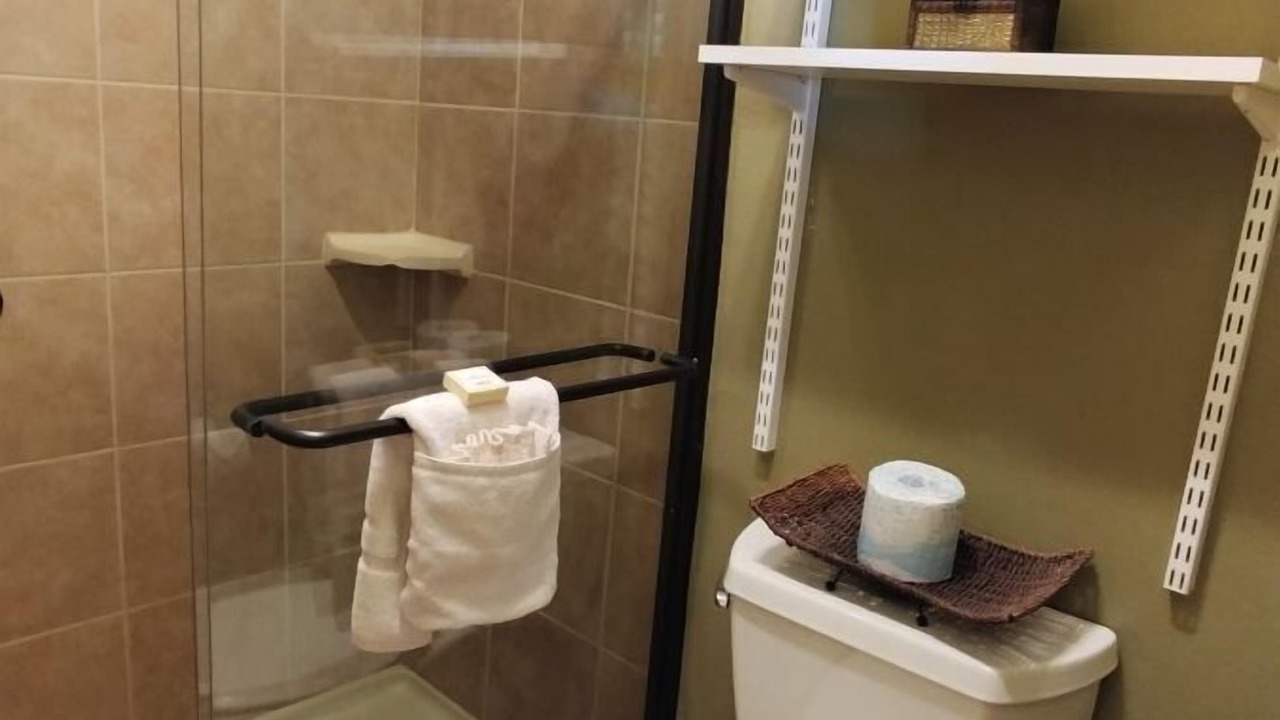 Photo of Bathroom in Red River