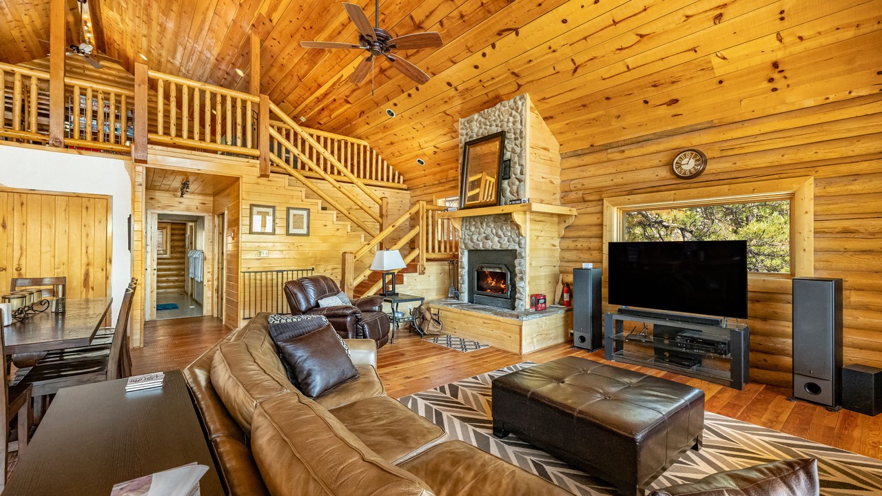 Photo of Livingroom in Angel Fire