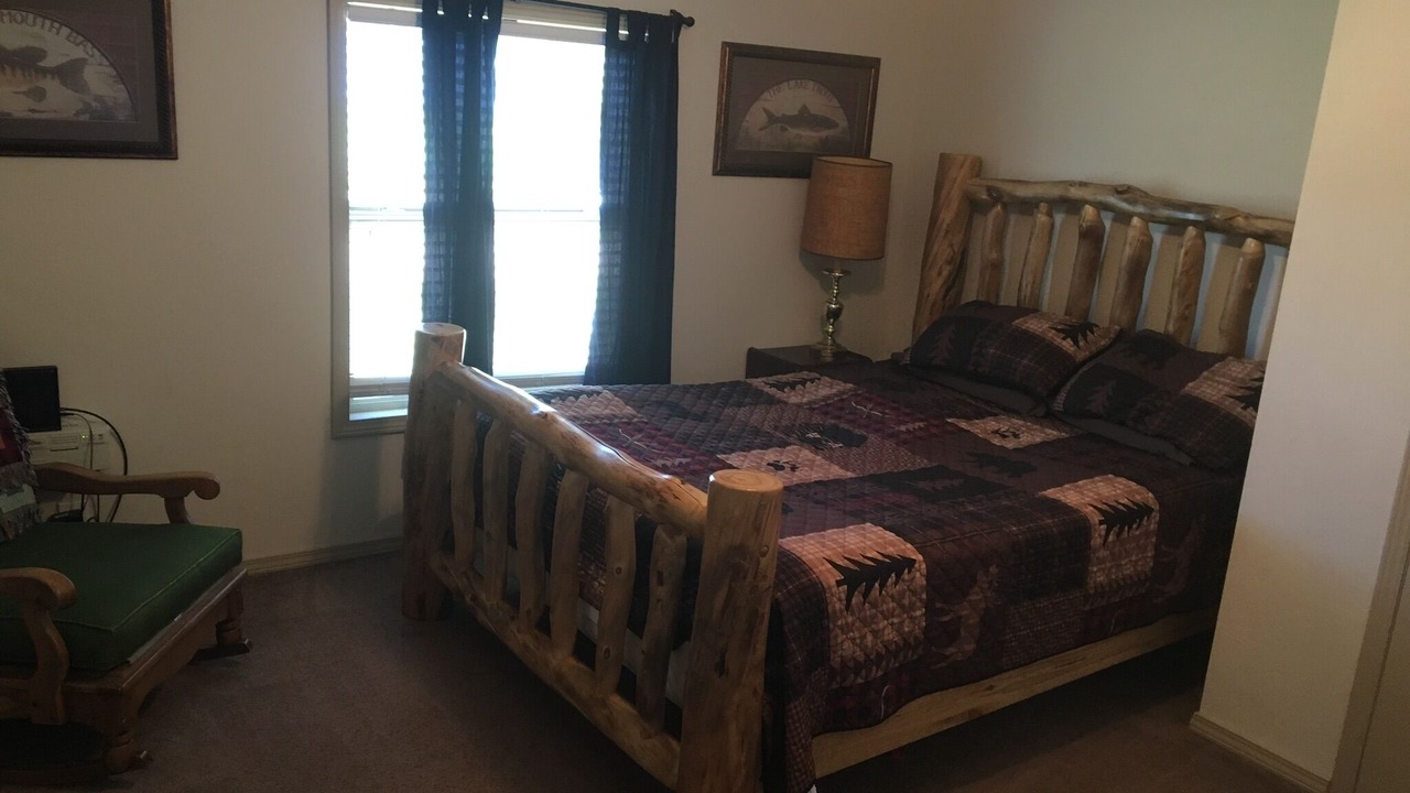 Photo of Bedroom in Eagle Nest