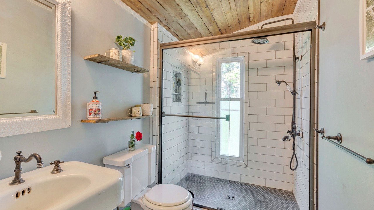 Photo of Bathroom in Wayland Park