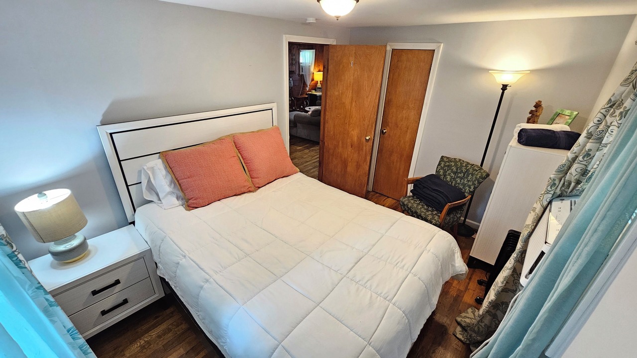 Photo of Bedroom in Lakeside