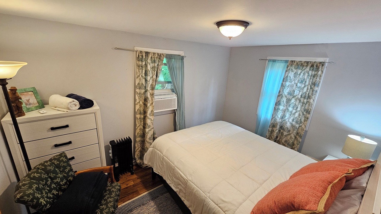 Photo of Bedroom in Lakeside