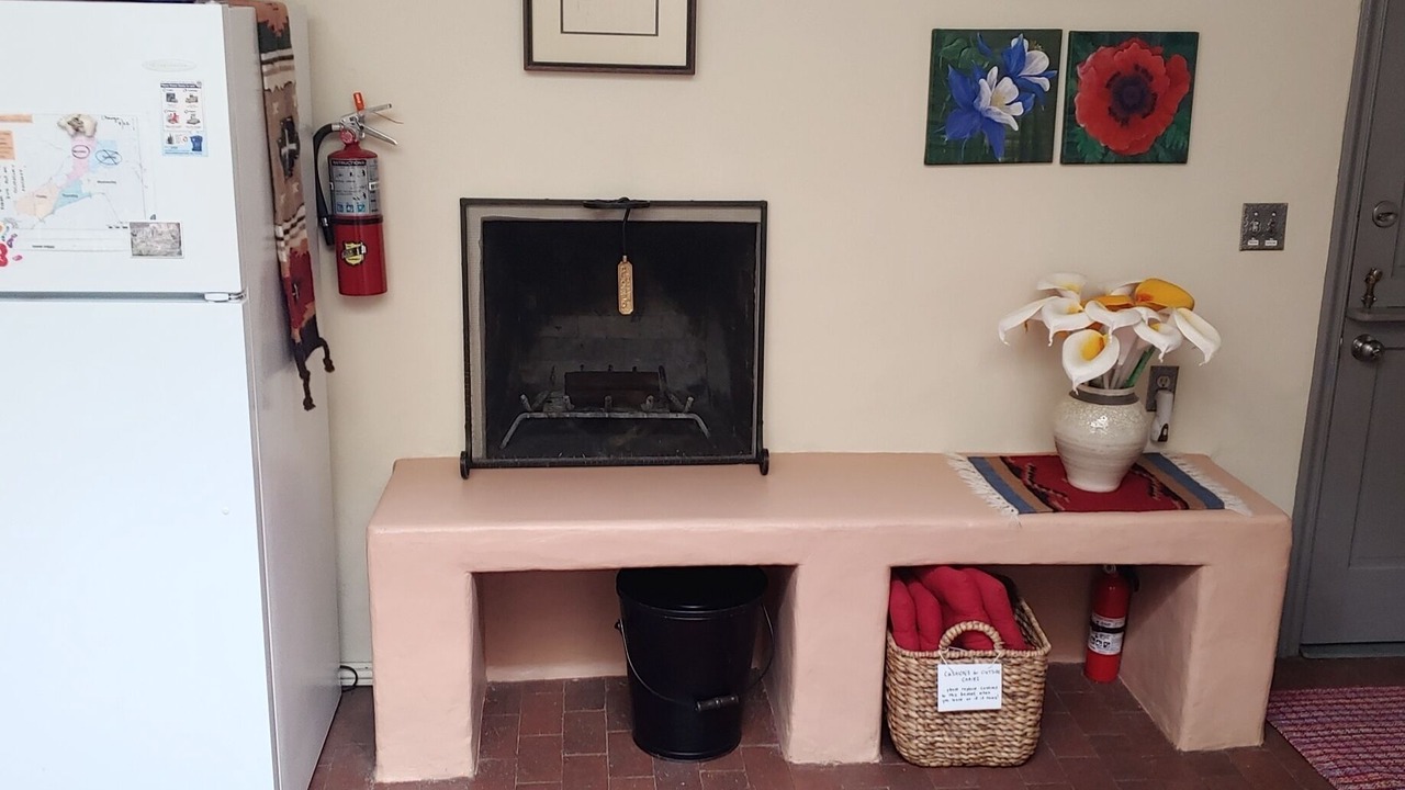 Photo of Livingroom in Northeast Santa Fe