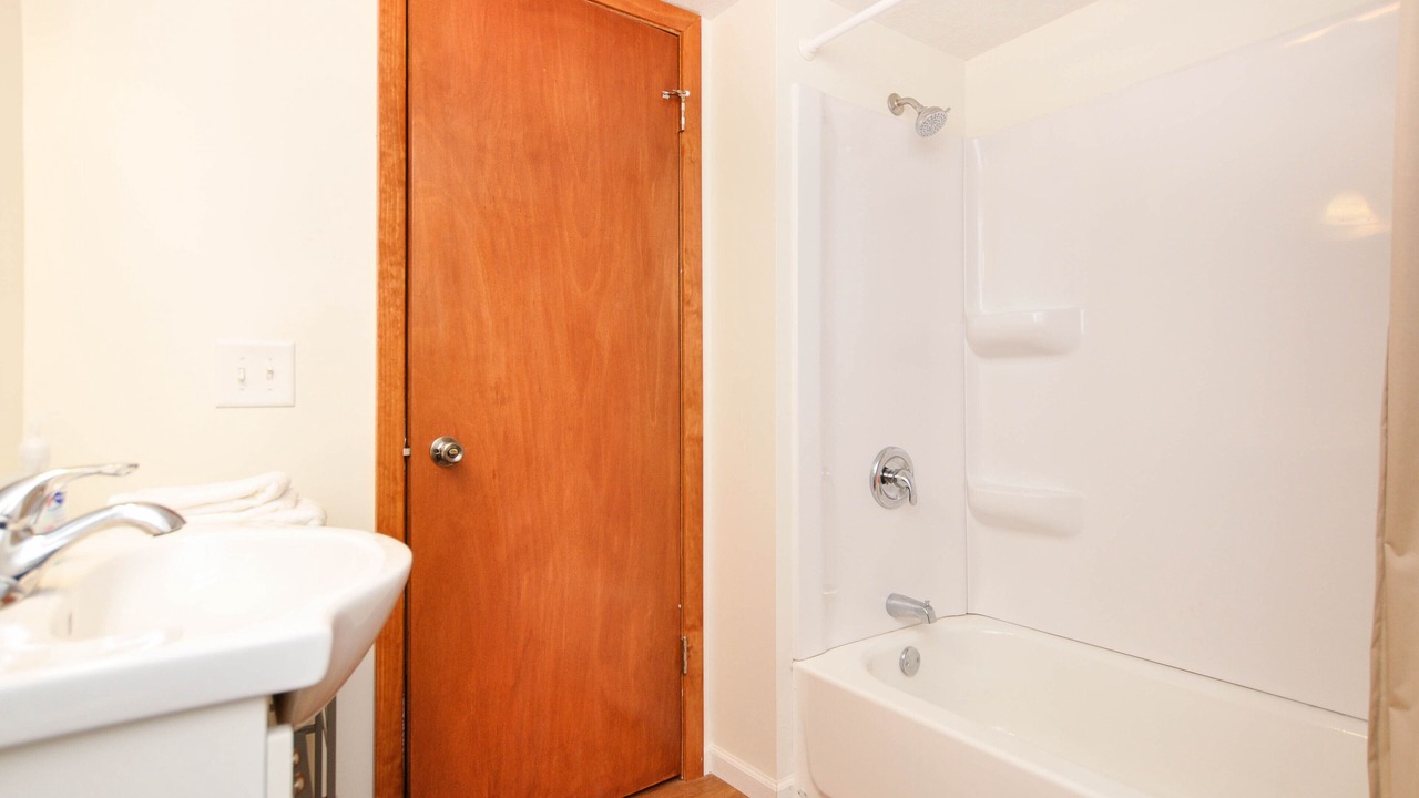 Photo of Bathroom in Kutzky Park