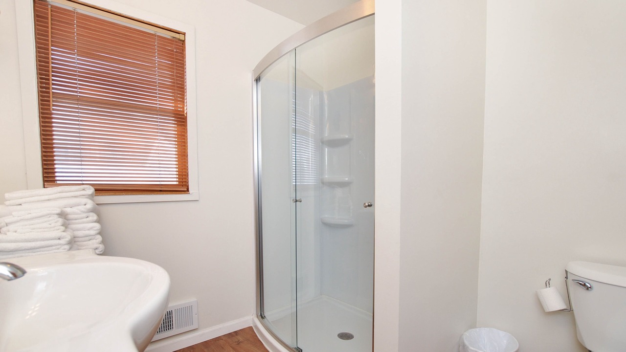 Photo of Bathroom in Kutzky Park