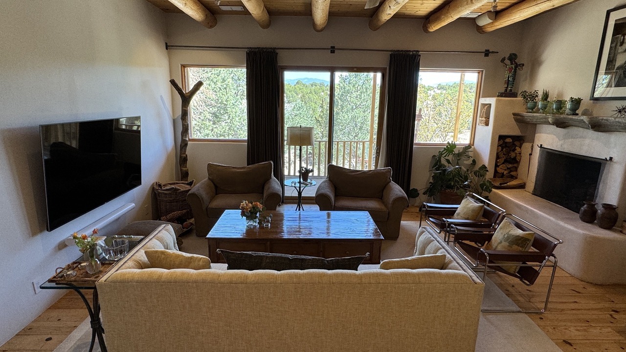Photo of Livingroom in West Alameda