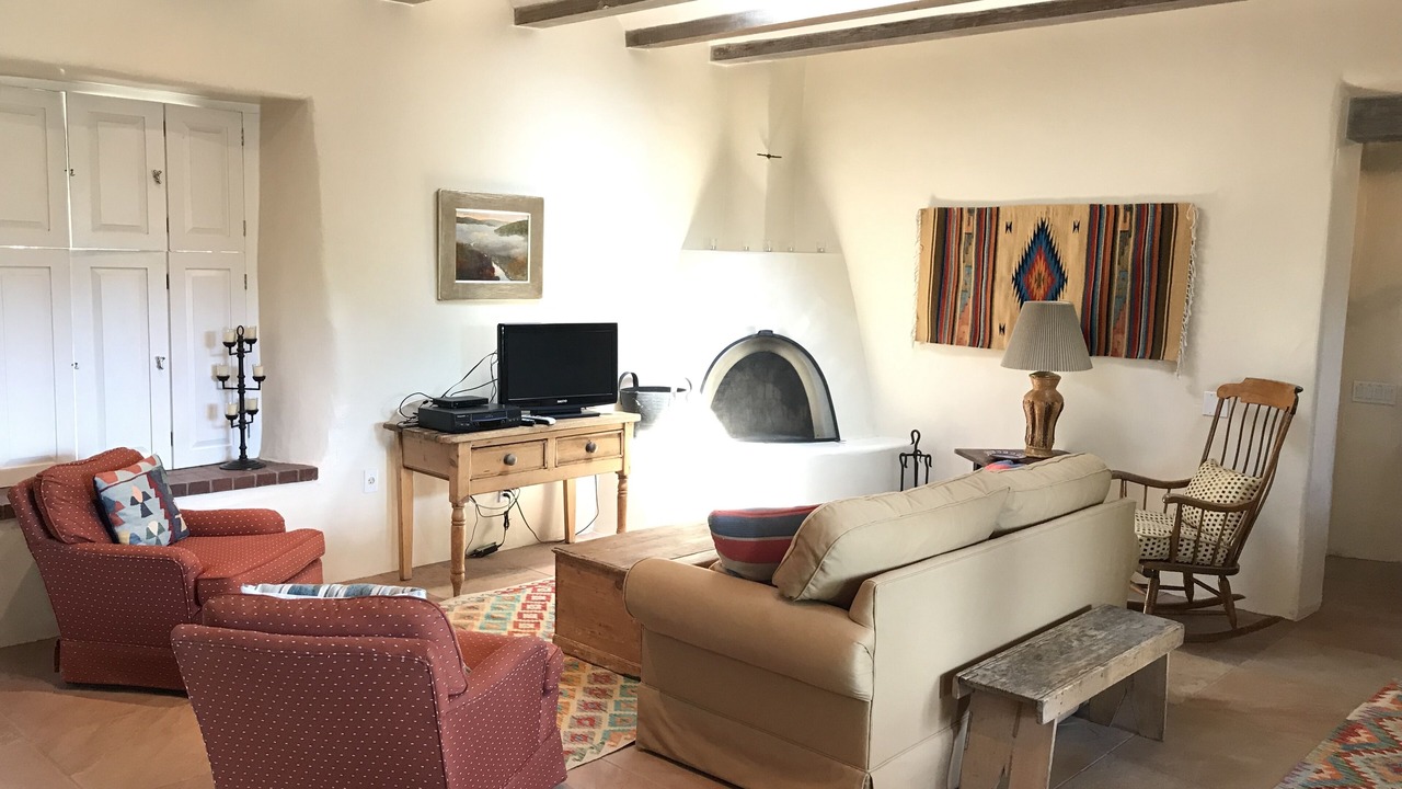 Photo of Livingroom in Northeast Santa Fe