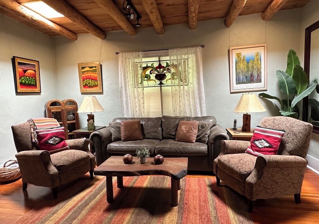 Photo of Livingroom in Historic Eastside