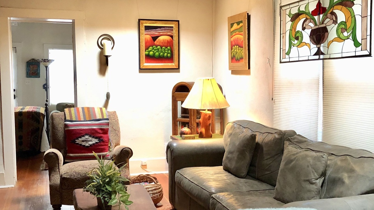 Photo of Livingroom in Historic Eastside