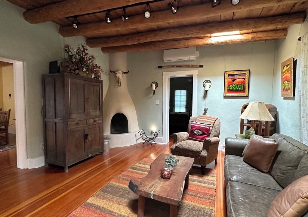 Photo of Livingroom in Historic Eastside