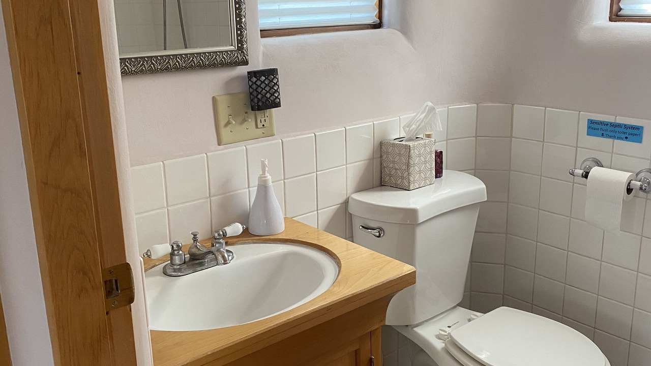 Photo of Bathroom in Canoncito