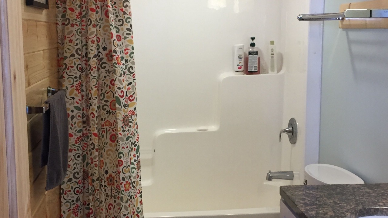 Photo of Bathroom in Siren