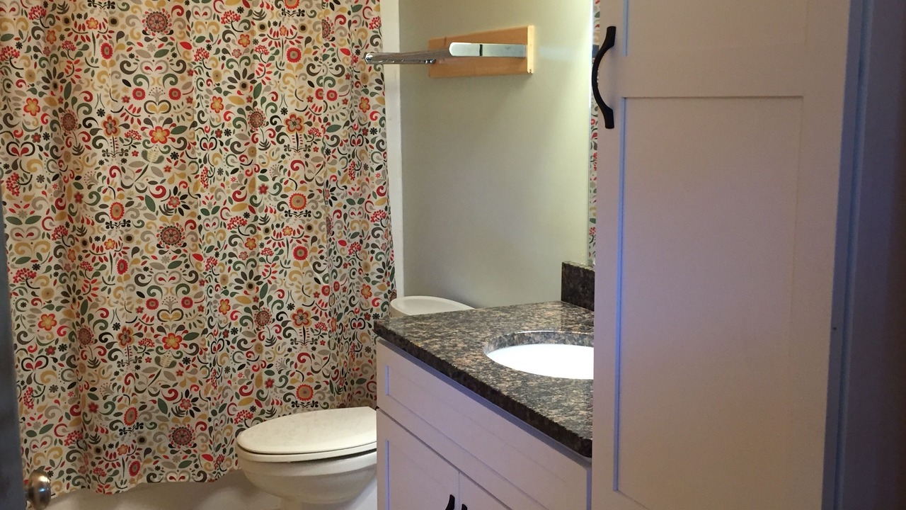 Photo of Bathroom in Siren