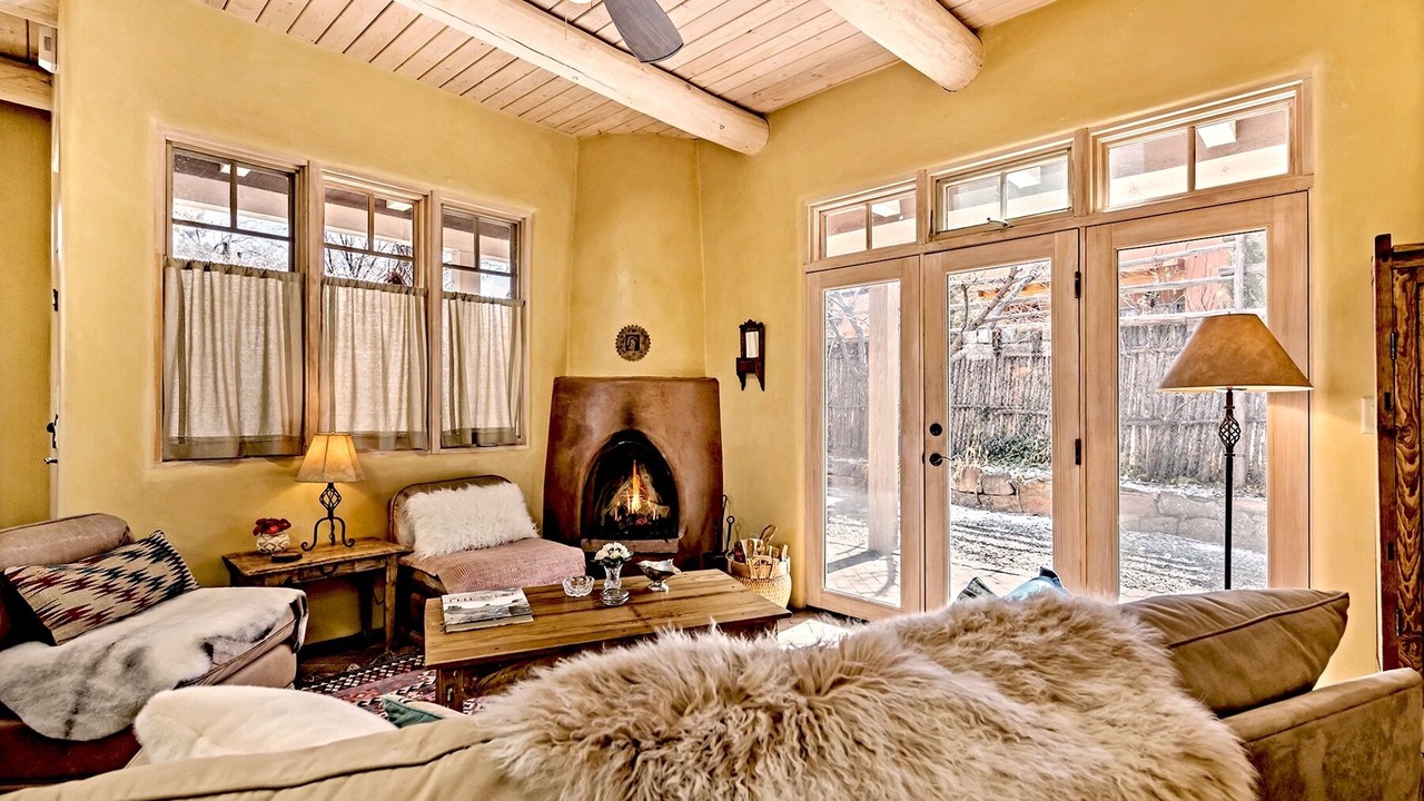 Photo of Livingroom in Historic Eastside