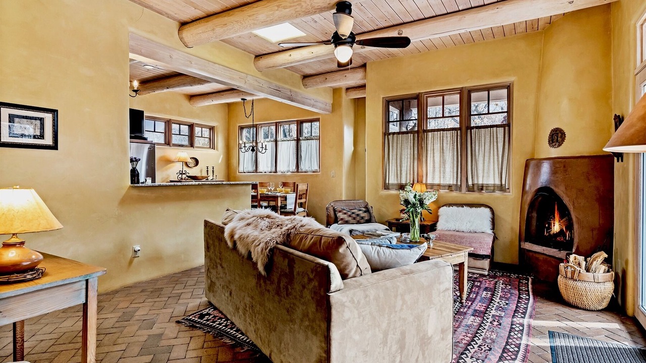 Photo of Livingroom in Historic Eastside
