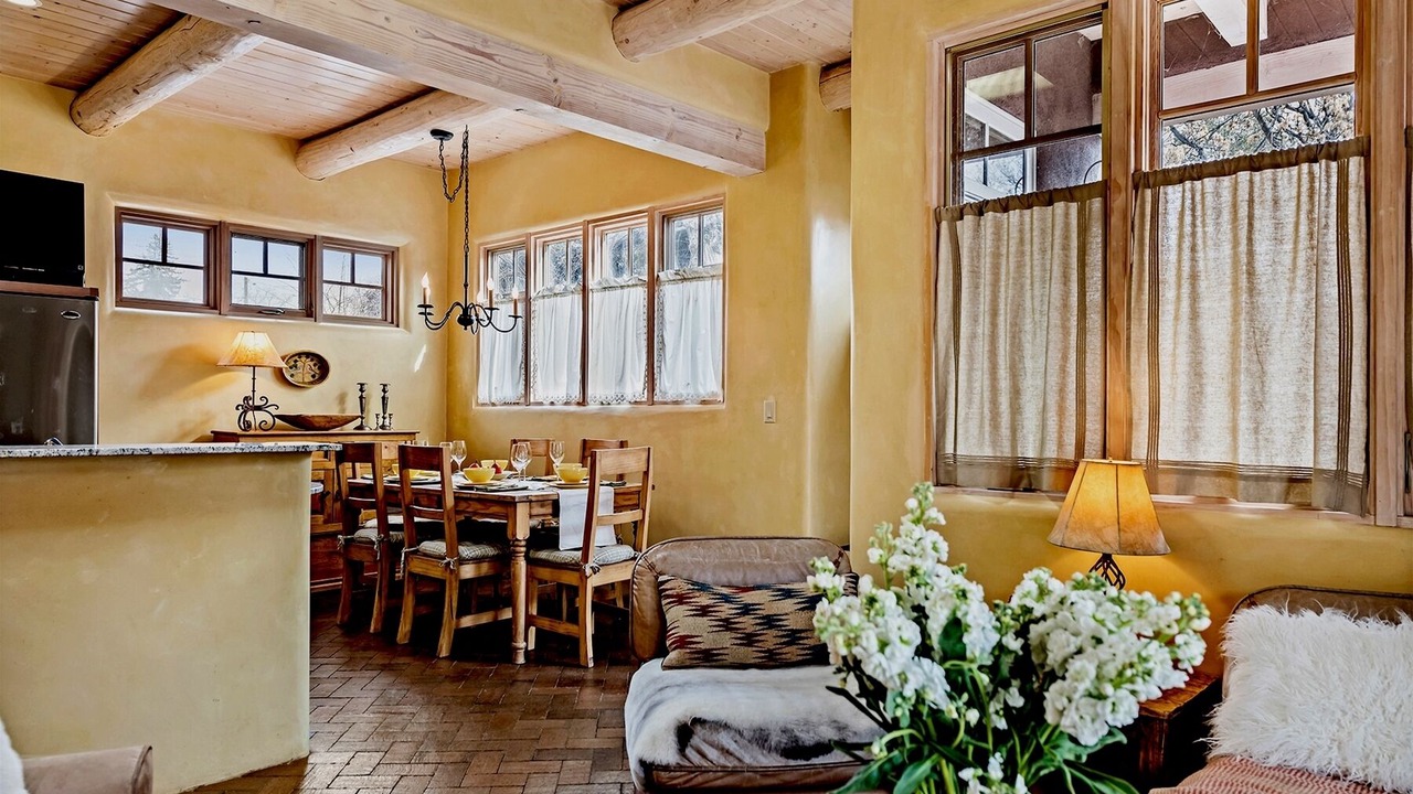 Photo of Livingroom in Historic Eastside
