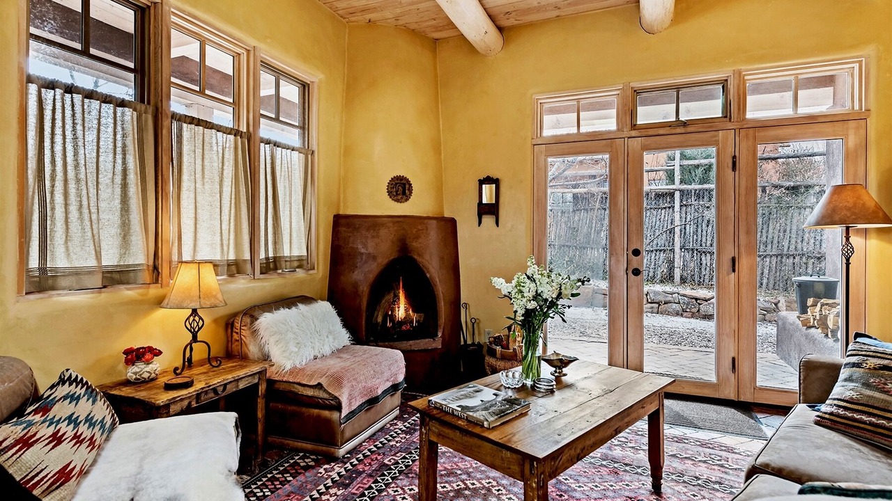 Photo of Livingroom in Historic Eastside