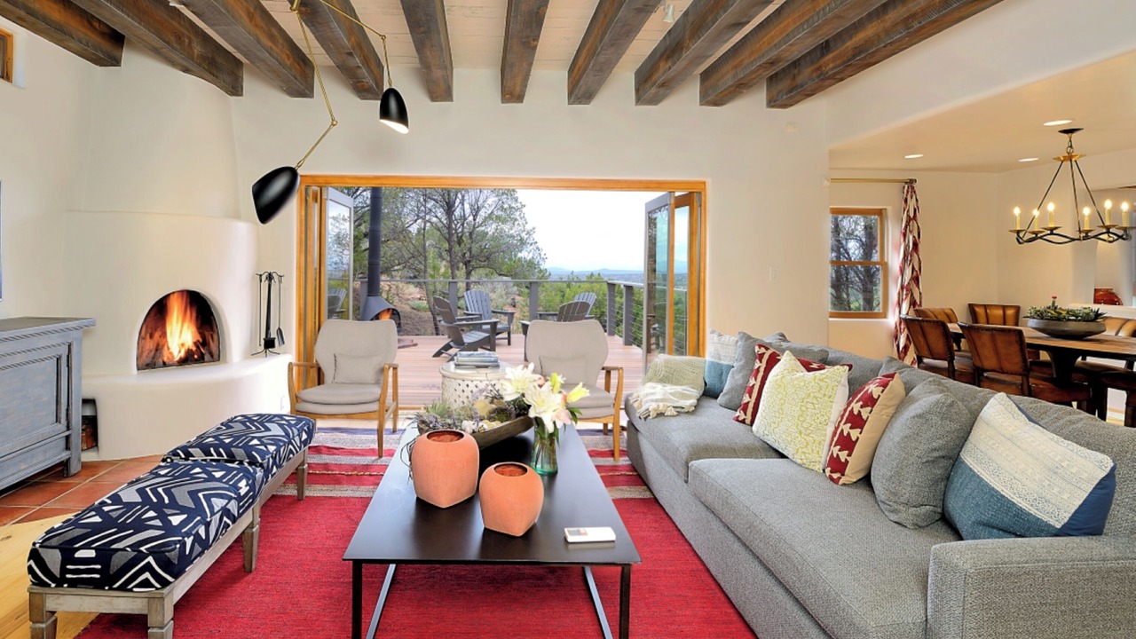 Photo of Livingroom in Historic Eastside