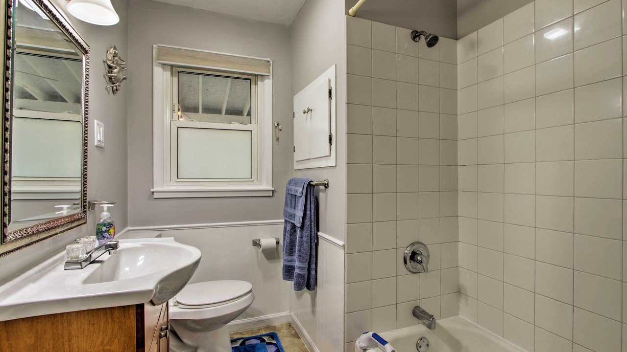 Photo of Bathroom in Kutzky Park