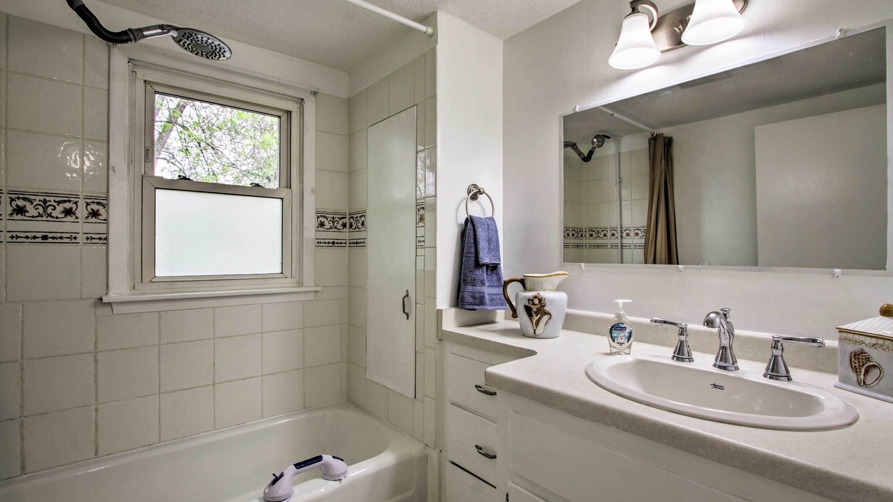 Photo of Bathroom in Kutzky Park