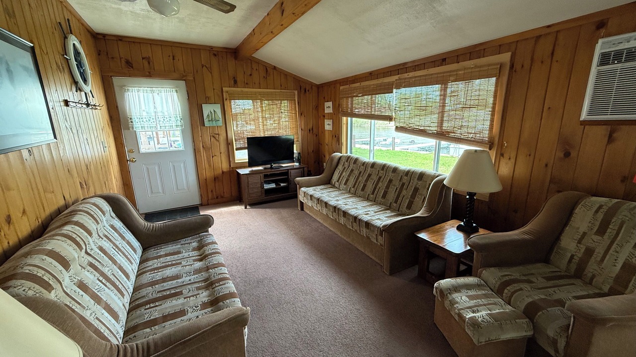 Photo of Livingroom in Port Ontario