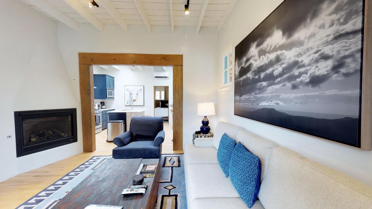 Photo of Livingroom in Historic Eastside