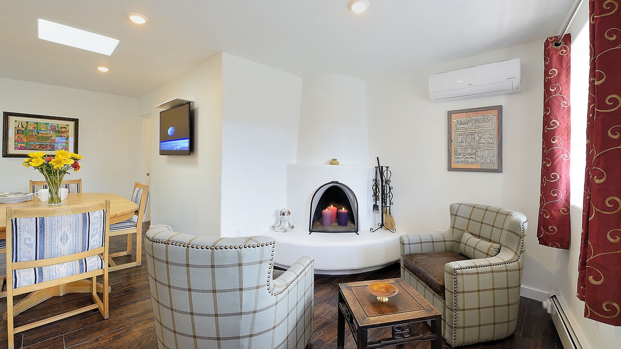 Photo of Livingroom in Historic Eastside