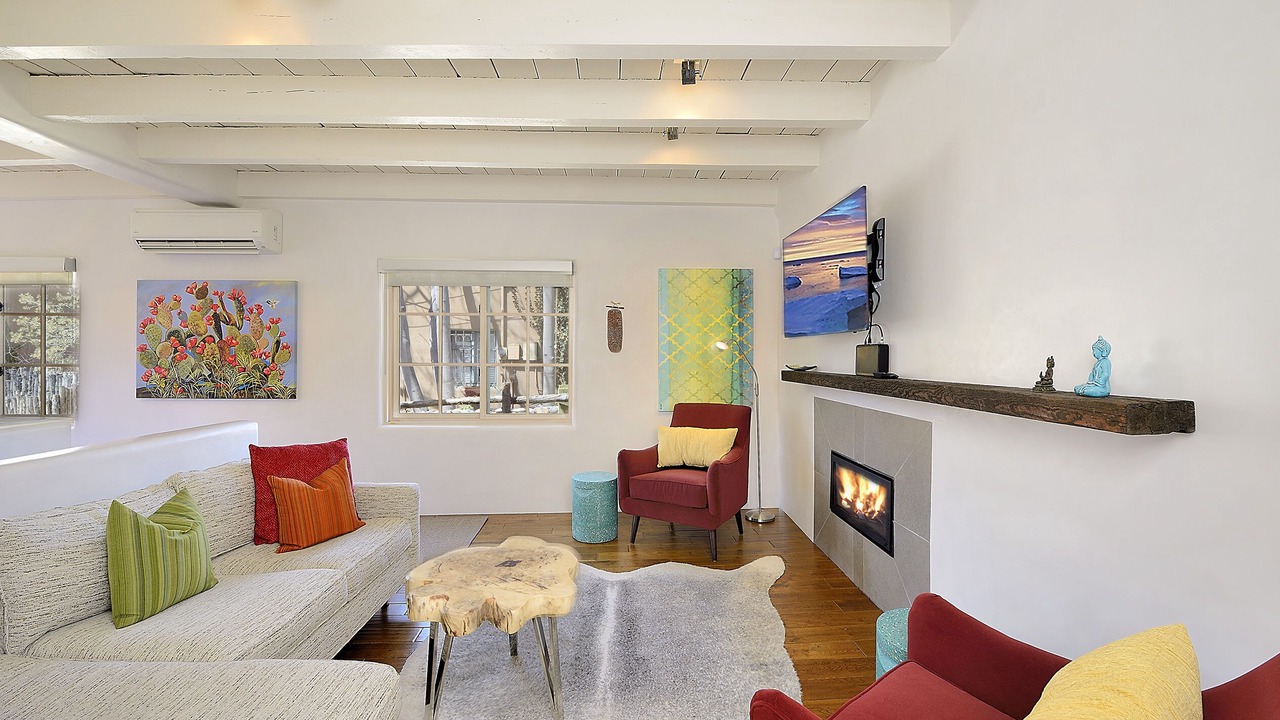 Photo of Livingroom in Historic Eastside