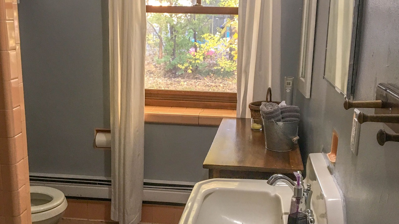 Photo of Bathroom in Near North Valley
