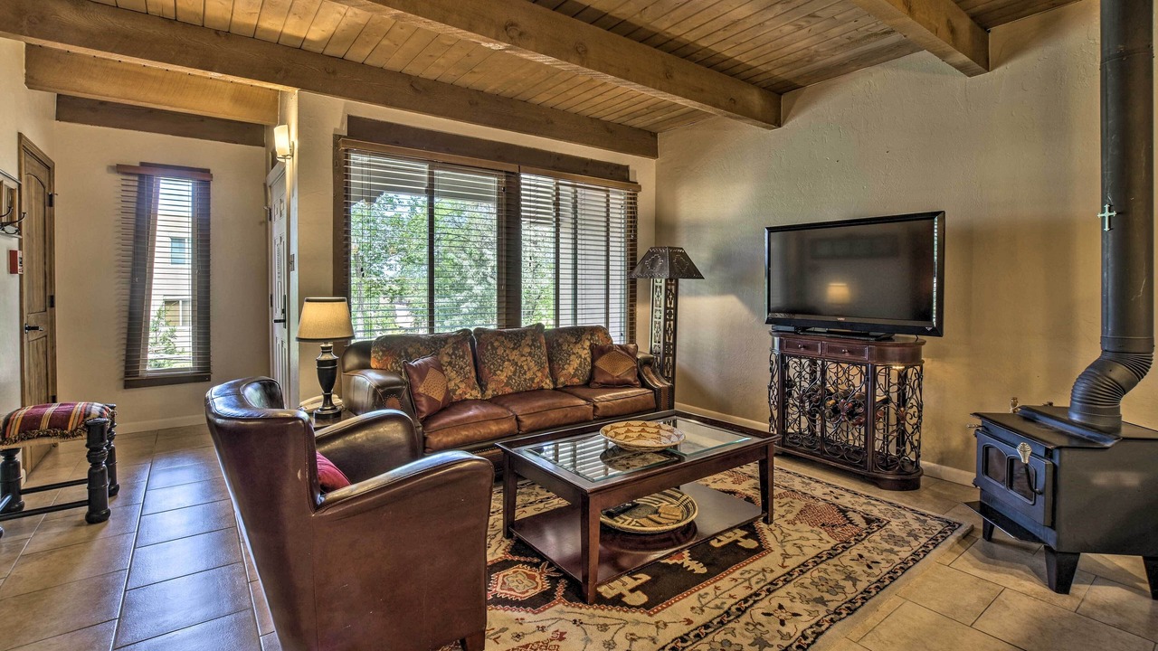 Photo of Livingroom in Northeast Santa Fe