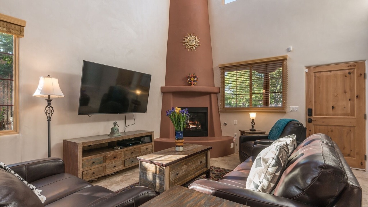 Photo of Livingroom in Northeast Santa Fe