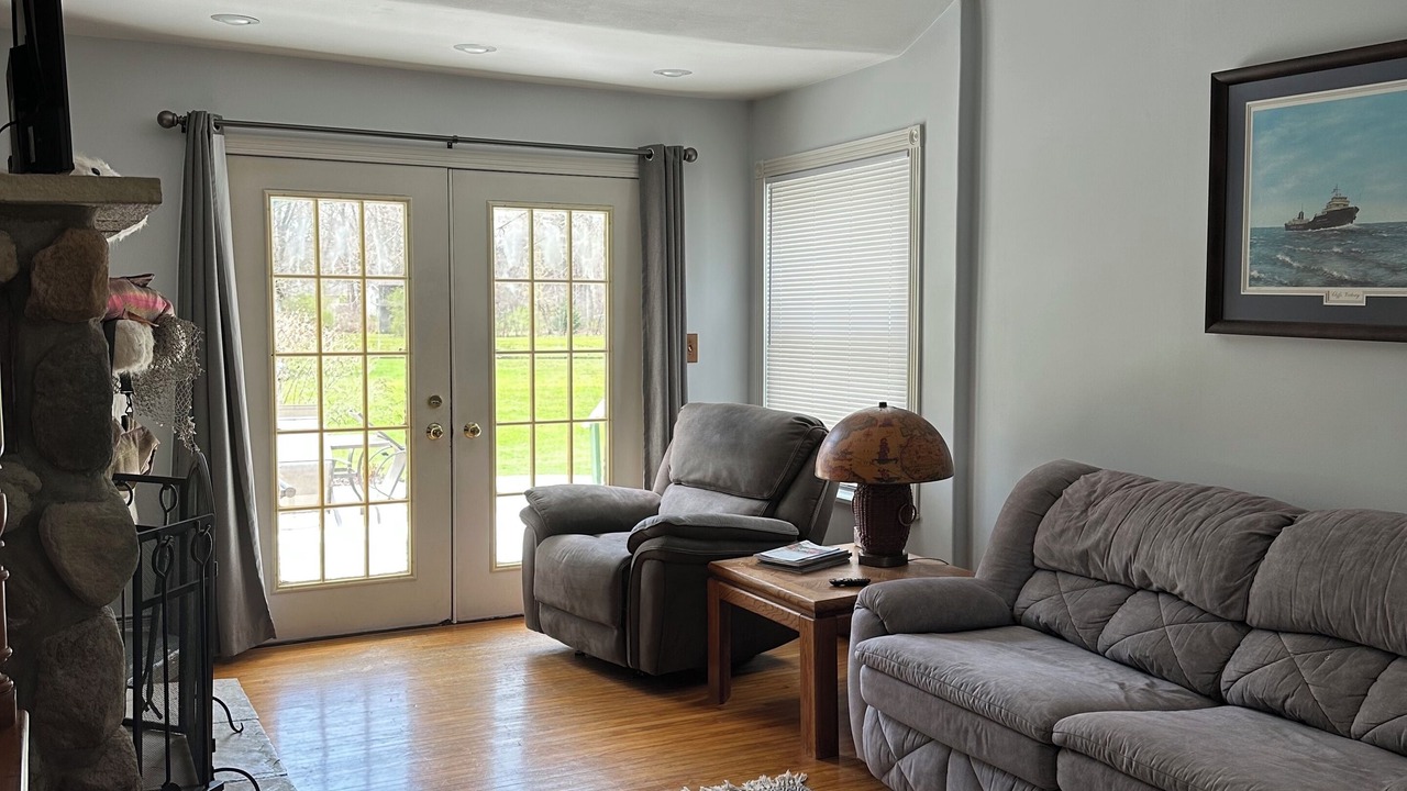Photo of Livingroom in Algonac