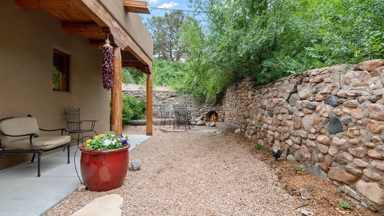 Photo of Livingroom in Northeast Santa Fe