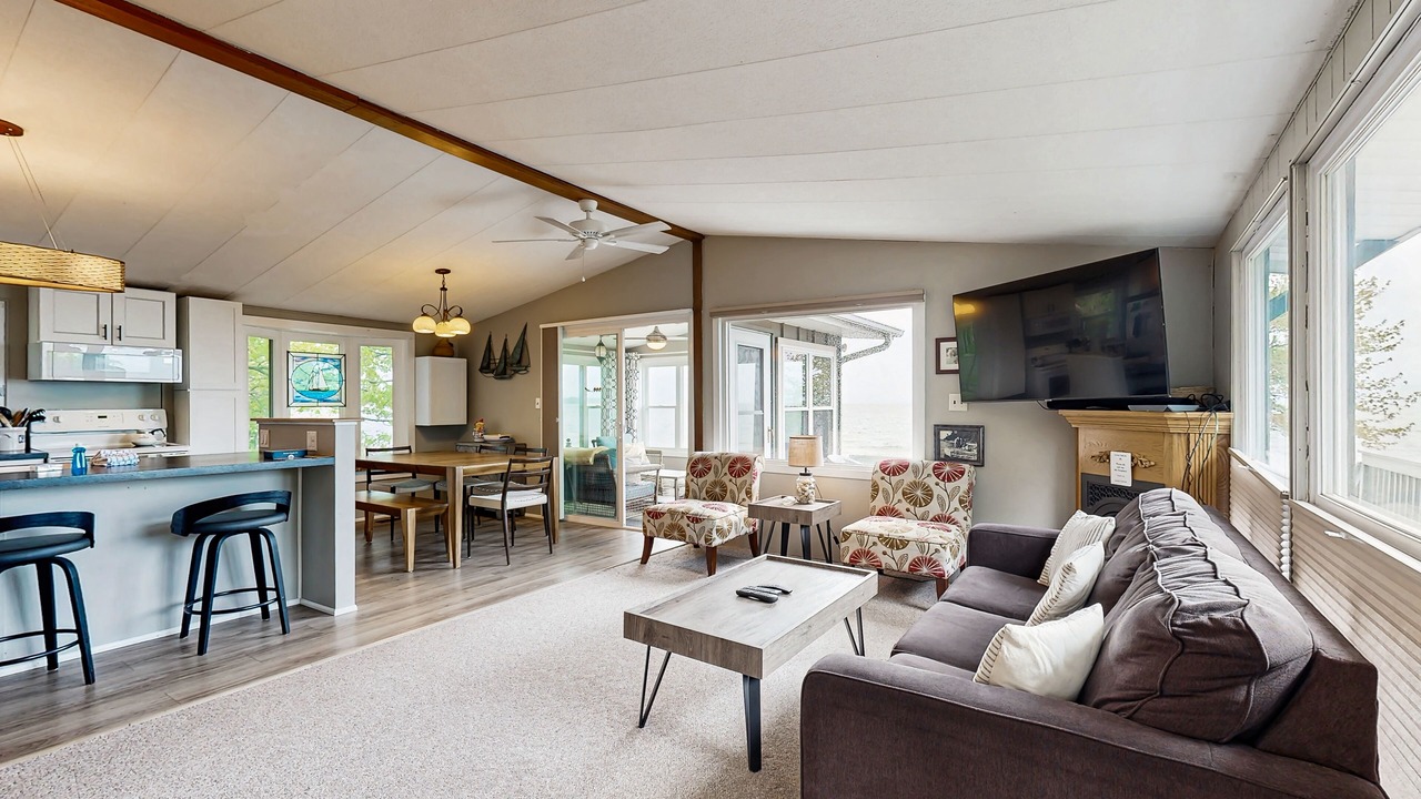 Photo of Livingroom in Malletts Bay