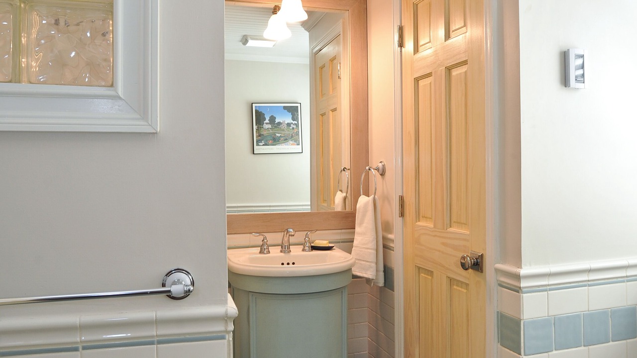 Photo of Bathroom in Lakeside