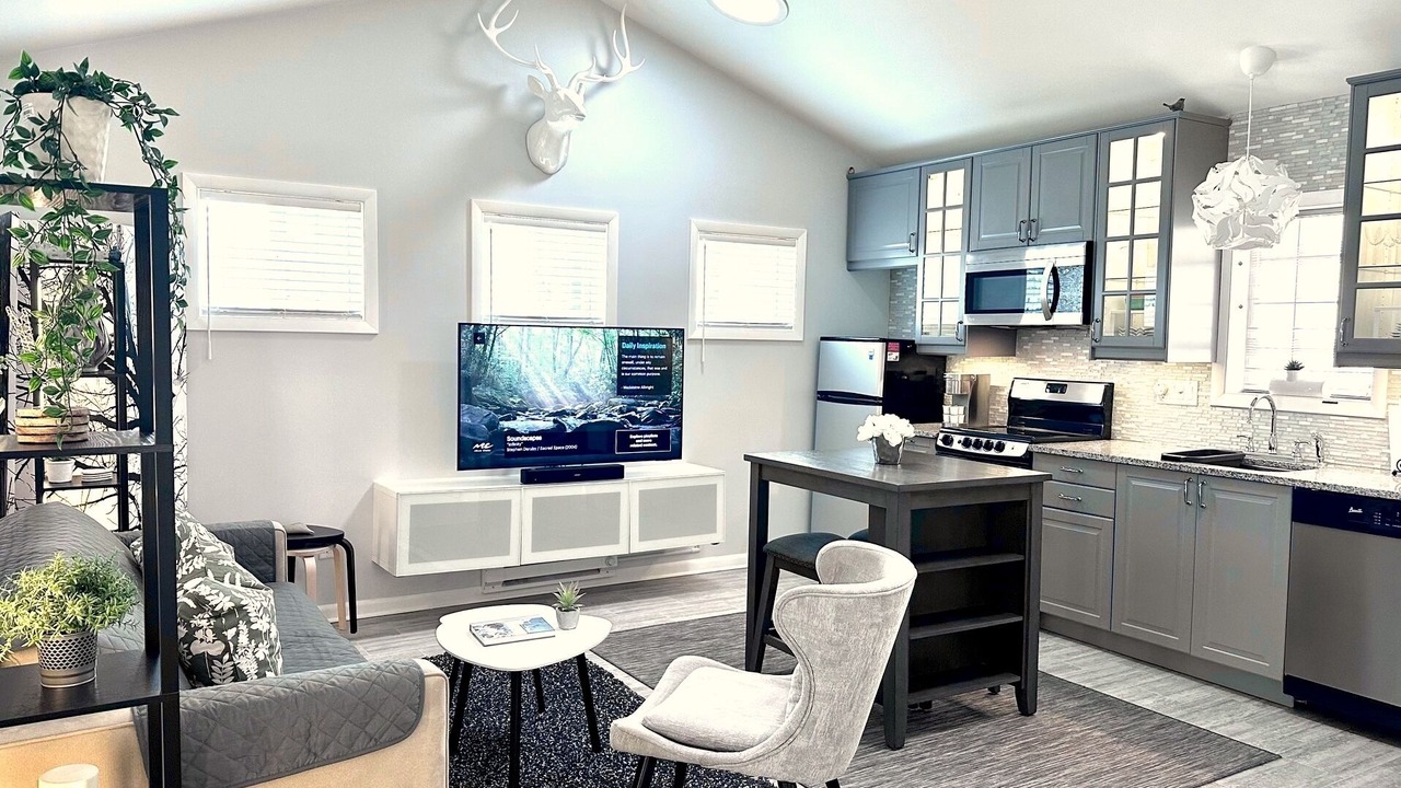 Photo of Livingroom in Keewaydin