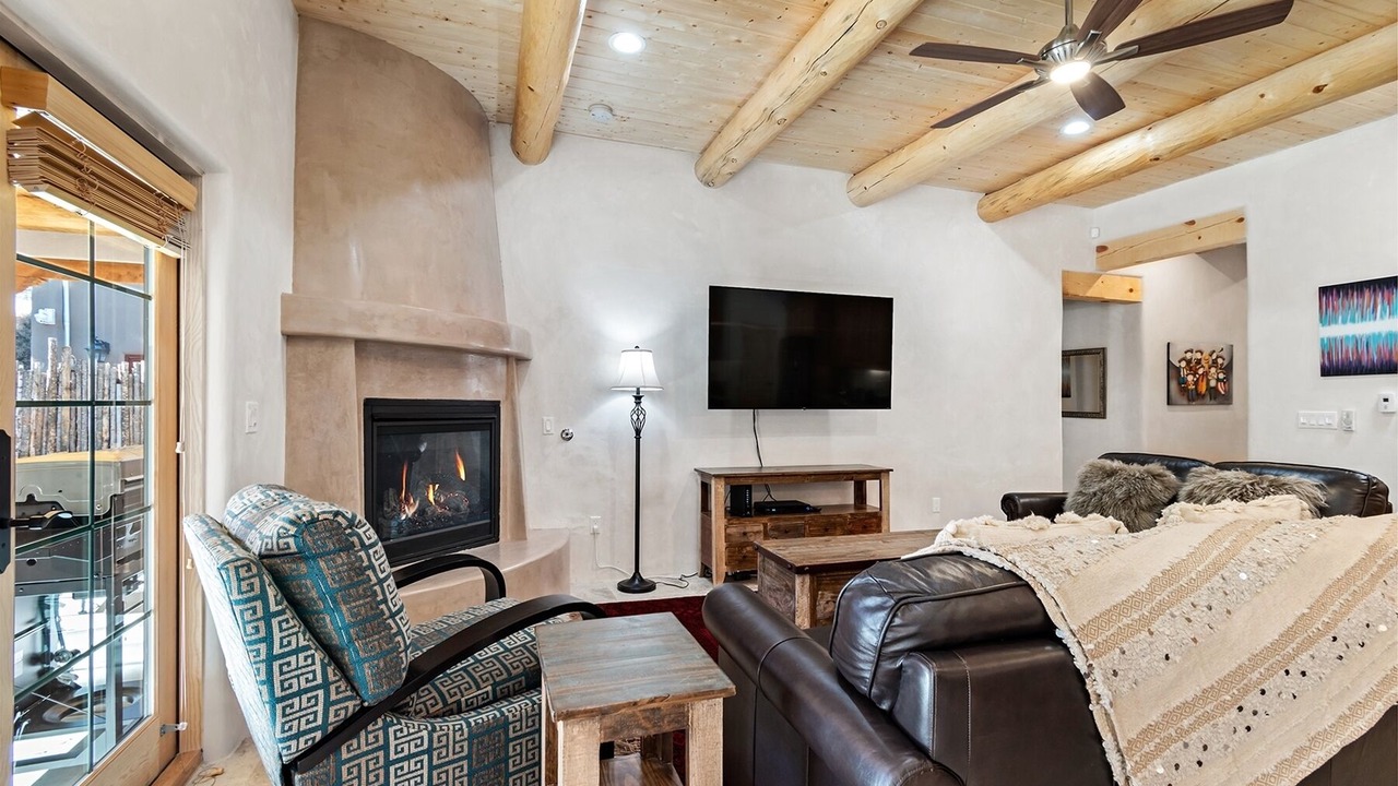 Photo of Livingroom in Northeast Santa Fe