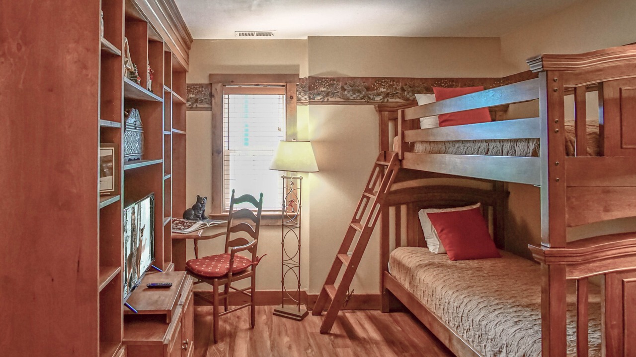 Photo of Bedroom in Snowshoe