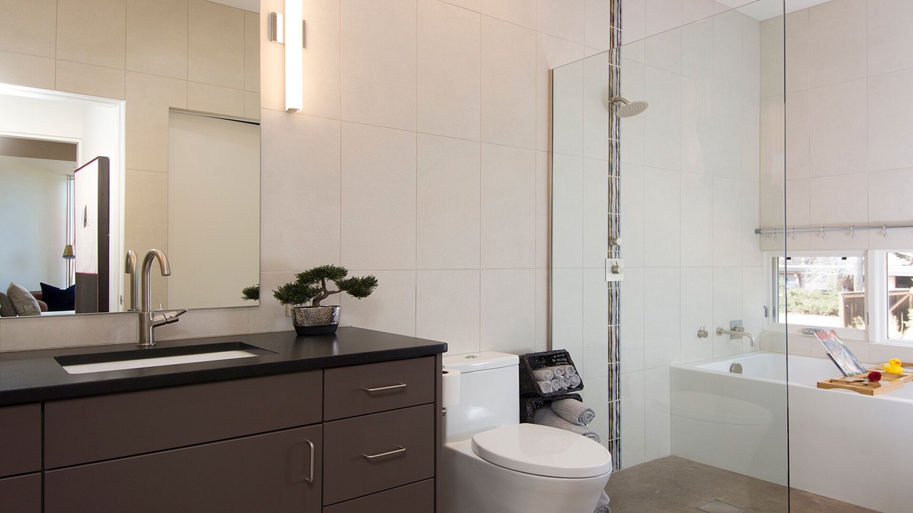 Photo of Bathroom in South Capitol