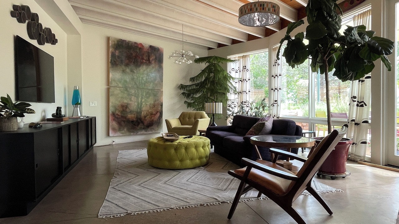 Photo of Livingroom in South Capitol