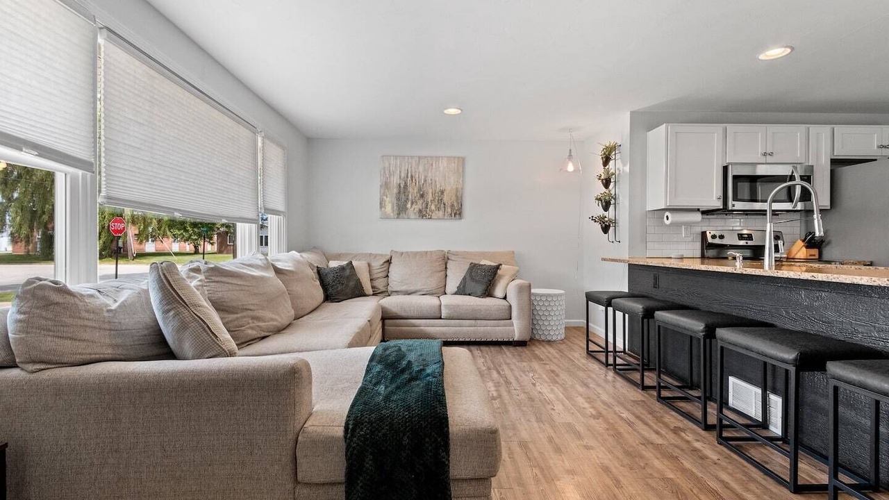 Photo of Livingroom in Ashwaubenon
